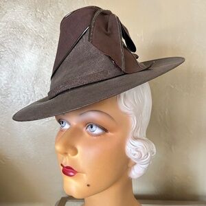 PRECIOUS 1940s' BROWN STRAW TILT FEDORA WITH BROWN VINYL EDGING